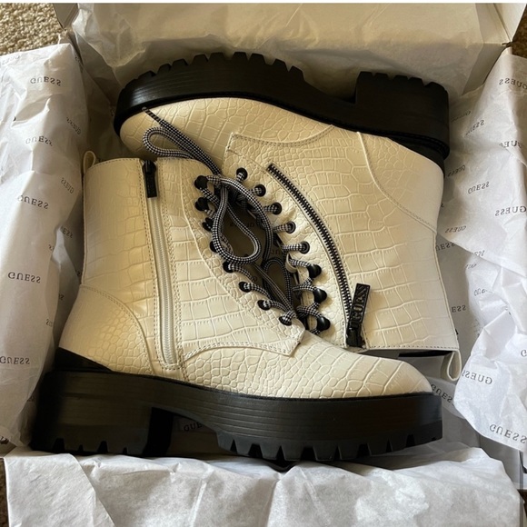 White Guess combat boots - Picture 5 of 6